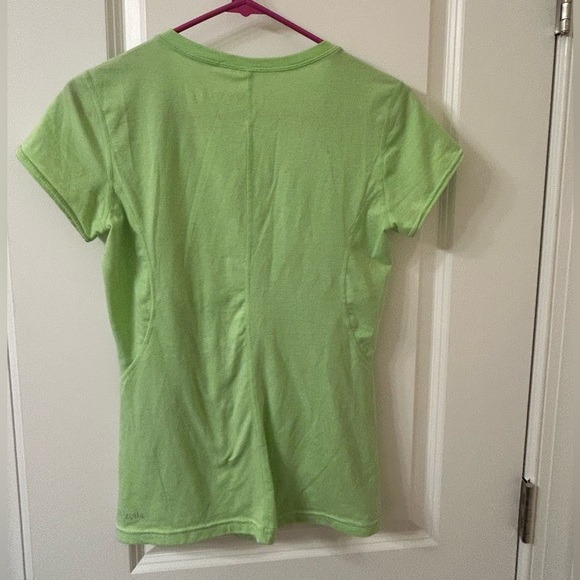 Zella Light Green Ruched V-Neck Tee - Picture 4 of 5